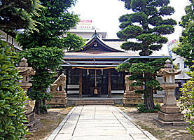 湊八幡神社拝殿遠景