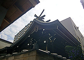 御崎八幡神社本殿左背面