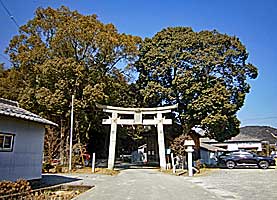 梛八幡神社参道入口