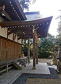 生瀬皇太神社拝殿向拝右側面