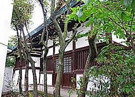 生田七宮神社拝殿右側面