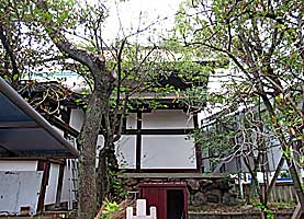 生田七宮神社本殿左側面