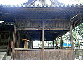 野里日吉神社拝殿右側面