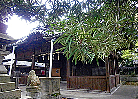 野里日吉神社拝殿近景左より