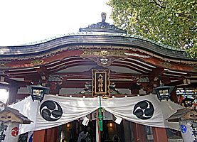 尾濱八幡神社拝殿近景