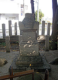 尾濱八幡神社名月姫墓