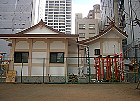 小野八幡神社社殿全景左側面