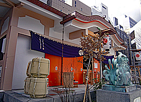 小野八幡神社拝殿近景右より