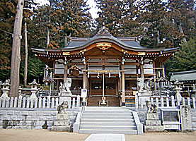 丸山三輪神社拝殿遠景