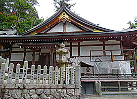 丸山三輪神社拝殿右側面
