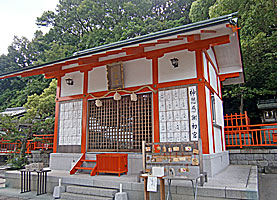 神戸水天宮拝殿左より