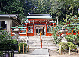 神戸諏訪・諏訪山稲荷神社神門遠景