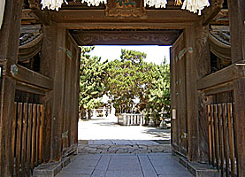 高砂神社神門入口