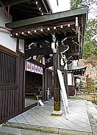 高取山本宮高取神社拝殿向拝右側面