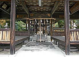 滝野春日神社割拝殿入口