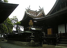 魚吹八幡神社本殿