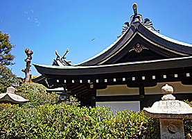 夢野熊野神社本殿遠景右側面