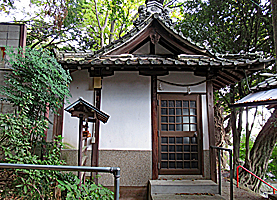 夢野八幡神社拝殿右側面
