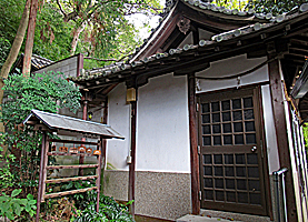 夢野八幡神社拝殿右側面