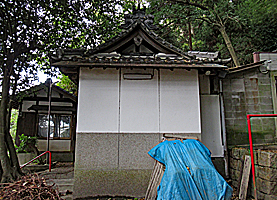 夢野八幡神社拝殿左側面