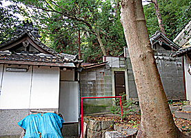 夢野八幡神社社殿全景左側面