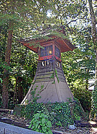 石浦神社常夜燈台