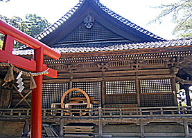 石浦神社拝殿右側面