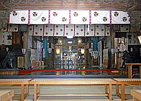 石浦神社拝殿内部