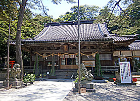 石浦神社拝殿左より