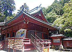 箱根神社拝殿近景左より