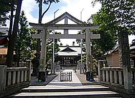 お三の宮日枝神社参道入口