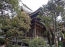前鳥神社拝殿近景右より