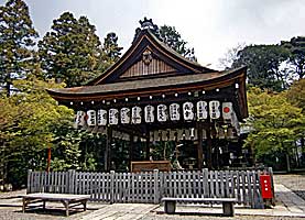 粟田神社外拝殿左より
