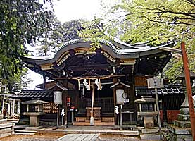粟田神社内拝殿左より