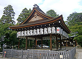 粟田神社外拝殿左より