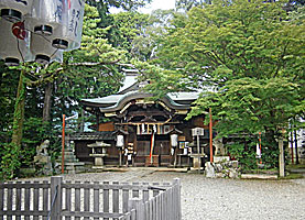 粟田神社内拝殿遠景左より