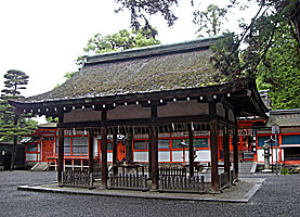 吉田神社拝殿左より