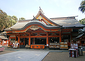 青島神社拝殿左より