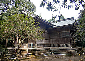 江田神社拝殿近景左より