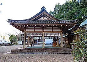 檜牧御井神社拝殿左側面