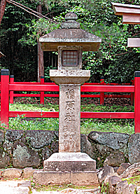 檜原神社石燈籠