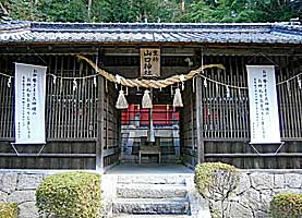 生駒山口神社割拝殿近景正面
