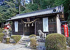 生駒山口神社割拝殿近景左より