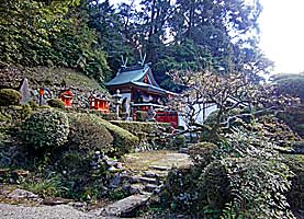 生駒山口神社社殿全景右より