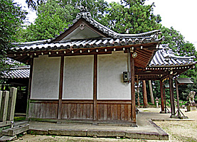 糸井神社拝殿右側面