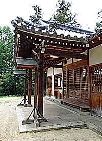 糸井神社拝殿向拝左側面