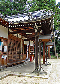 糸井神社拝殿向拝右側面