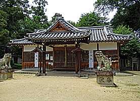 糸井神社拝殿左より