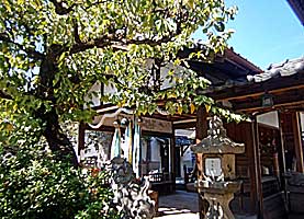 京終飛鳥神社拝殿近景左より