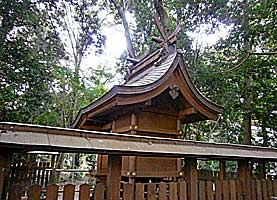 増御子神社社殿左背面